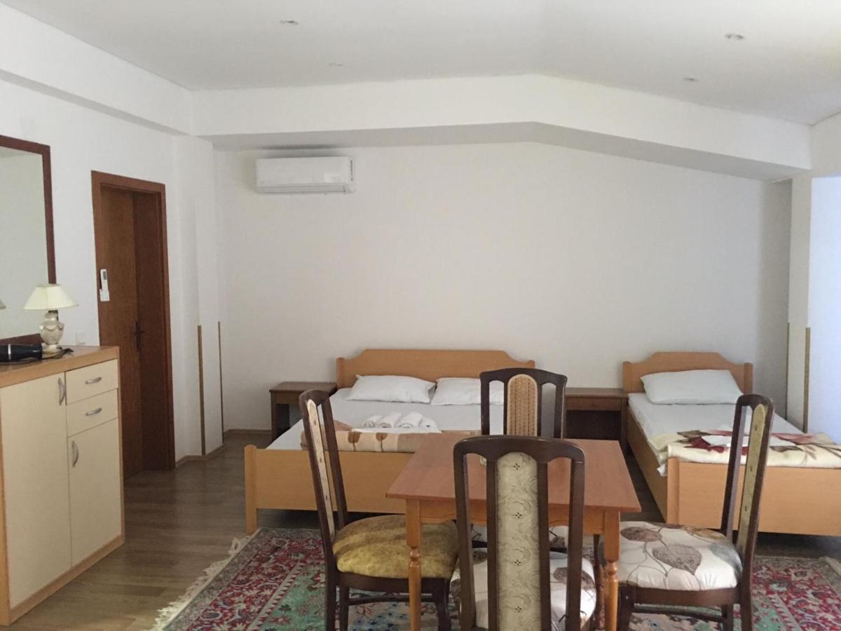 Hotel Diplomat Struga Esterno foto