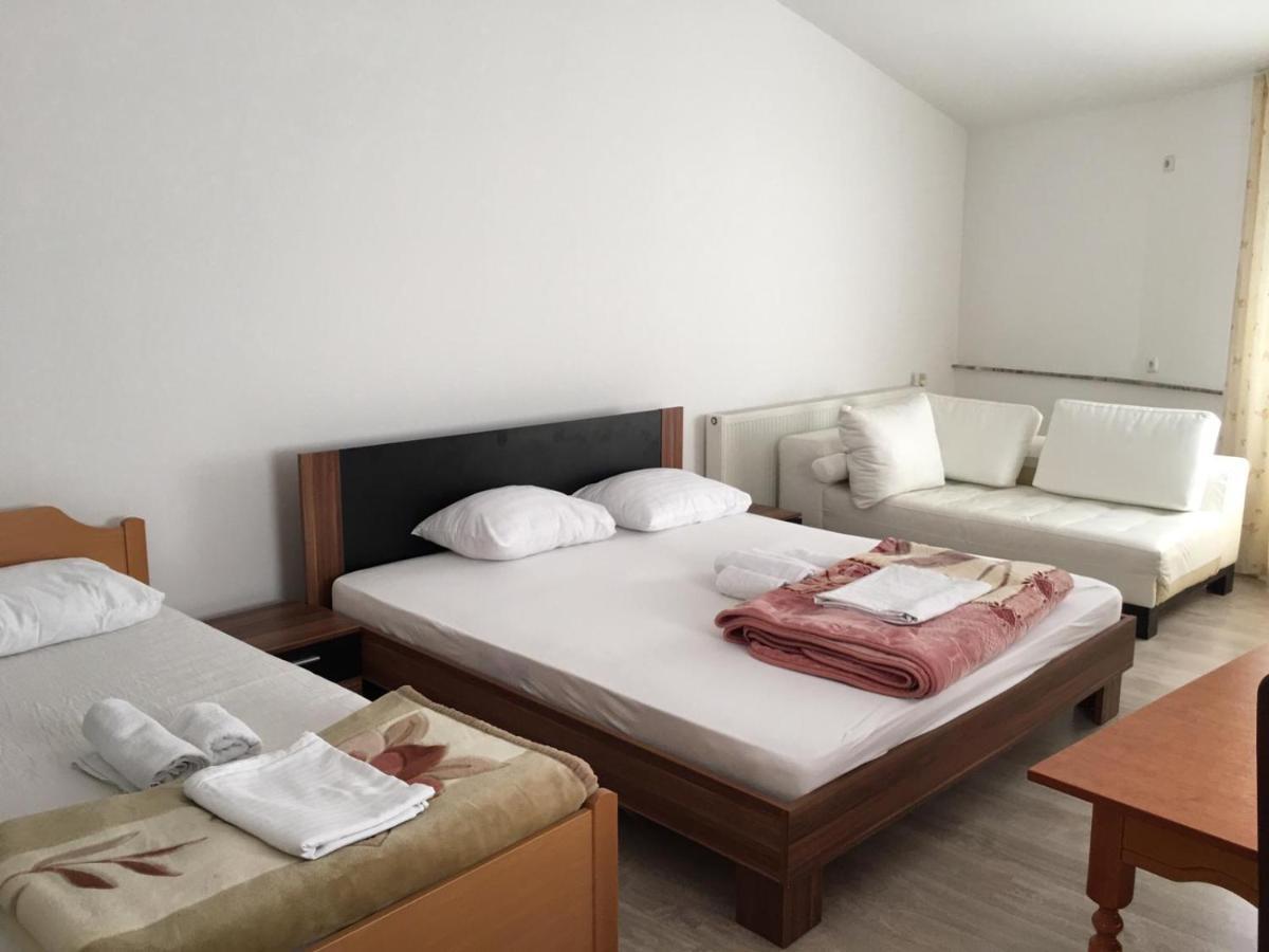 Hotel Diplomat Struga Esterno foto